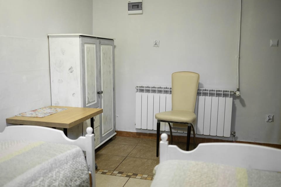 Bed, Photo of the whole room, Bedroom, internet, wardrobe