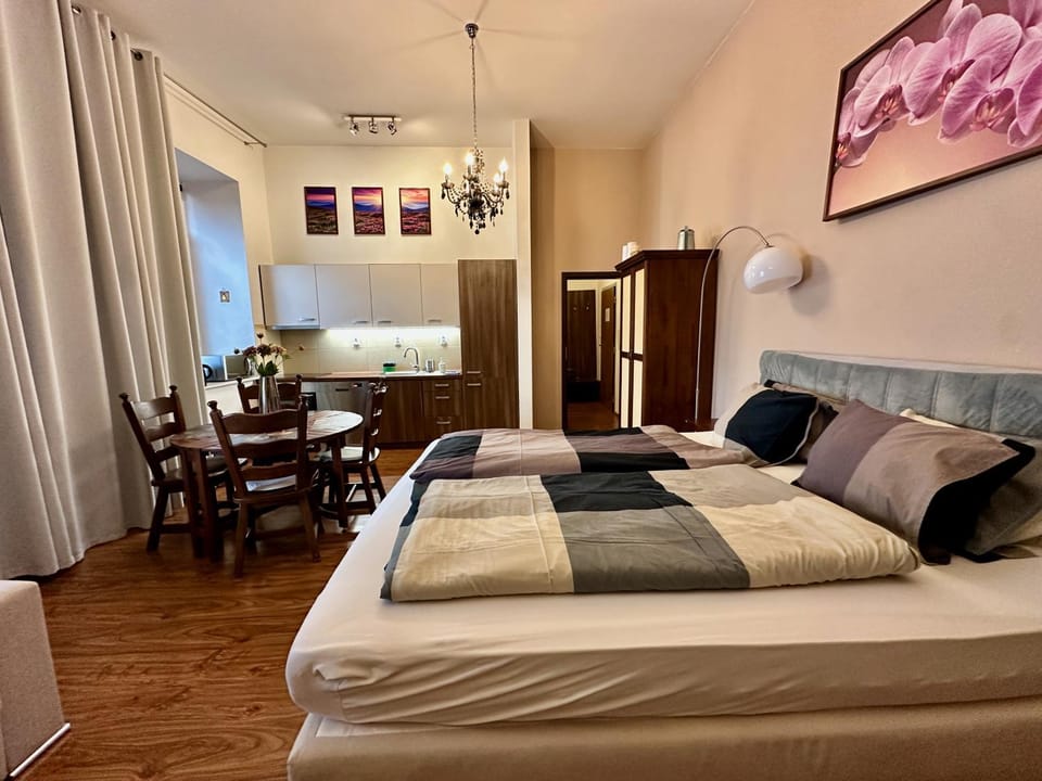 Photo of the whole room, Dining area, Bedroom