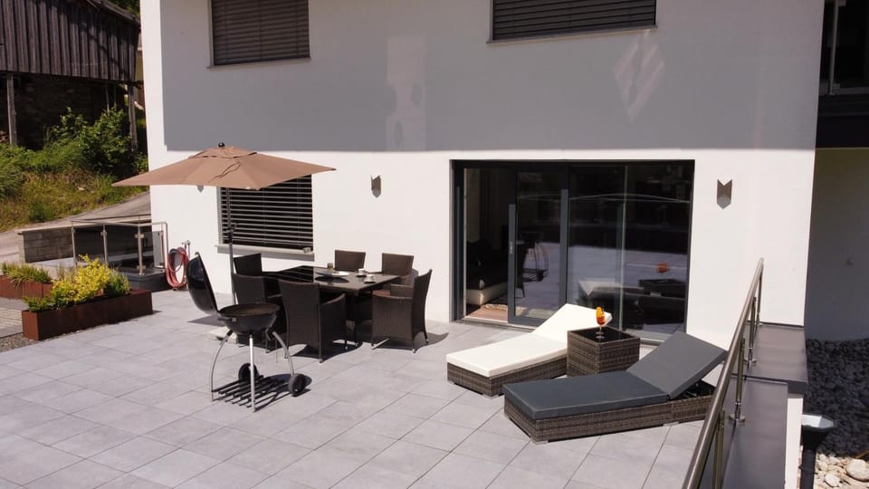 Property building, Balcony/Terrace, Seating area