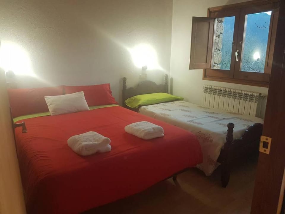Bedroom, towels
