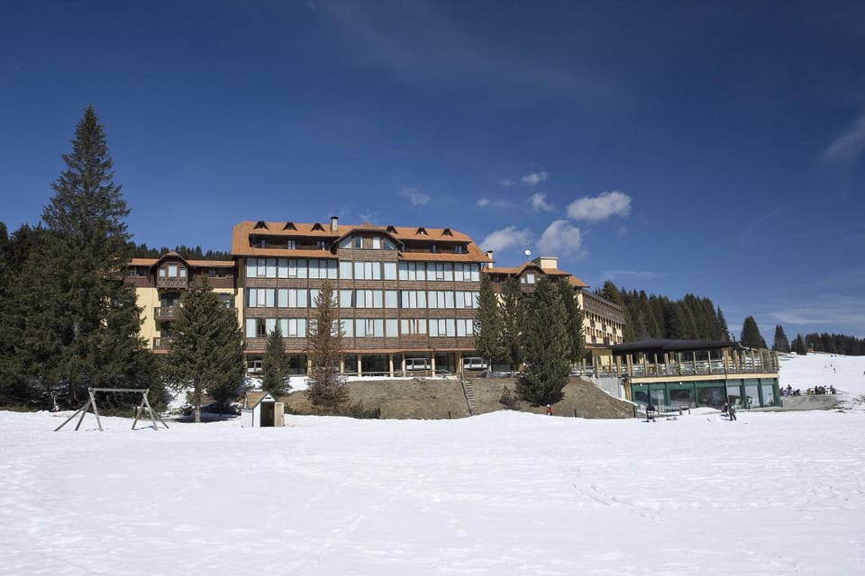 Facade/entrance, Winter