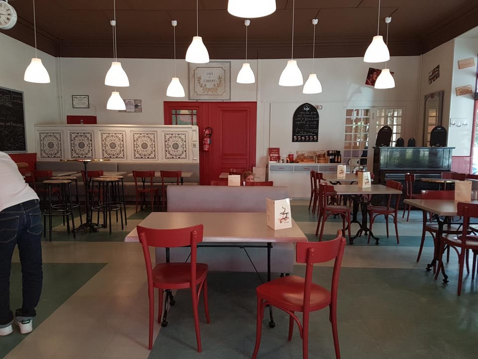Restaurant/places to eat, Lounge or bar