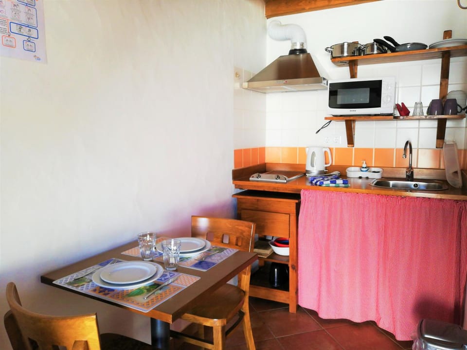 Kitchen or kitchenette, Dining area, kitchen