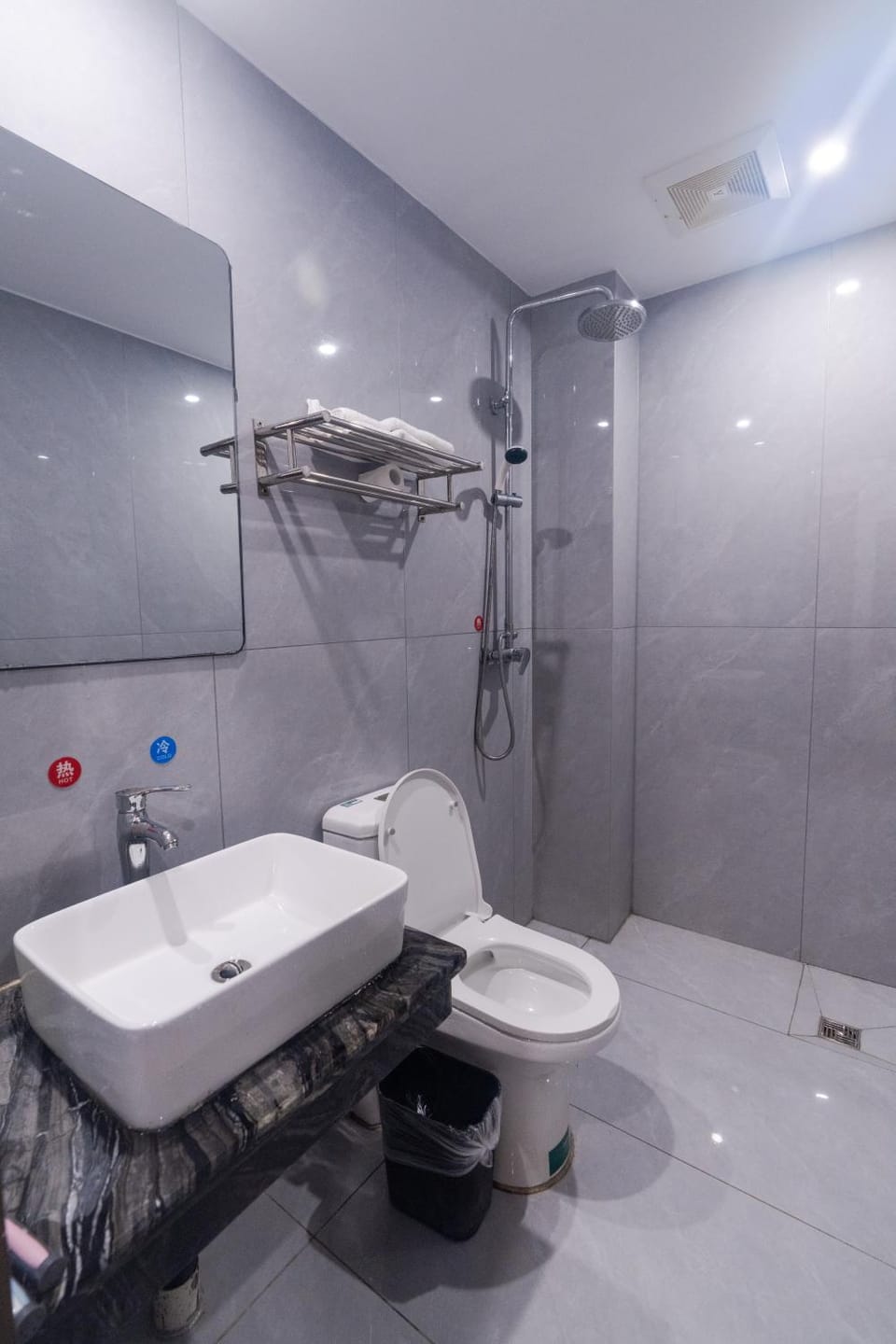 Zhangjiajie Highlights Guesthouse Free Fresh Coffee, Custom Travel Plans, Free Ticket Support, Free Self-service Laundry, Free Water & English-speaking Front Desk Hostel in Hubei