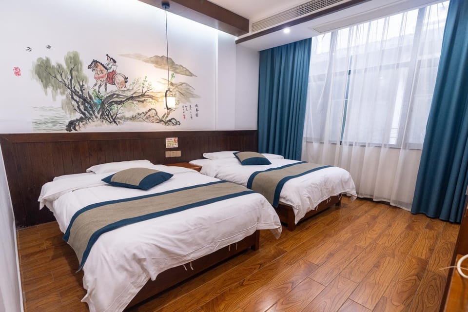 Zhangjiajie Highlights Guesthouse Free Fresh Coffee, Custom Travel Plans, Free Ticket Support, Free Self-service Laundry, Free Water & English-speaking Front Desk Hostel in Hubei