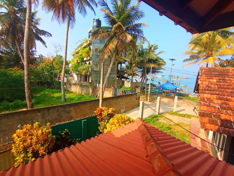 Private Beach House in Mirissa Bed and Breakfast in Mirissa