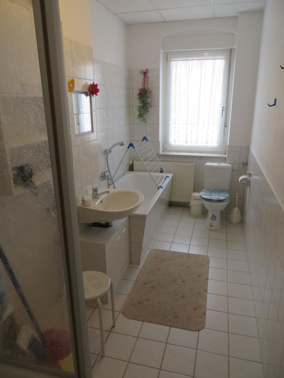 Bathroom, Photo of the whole room
