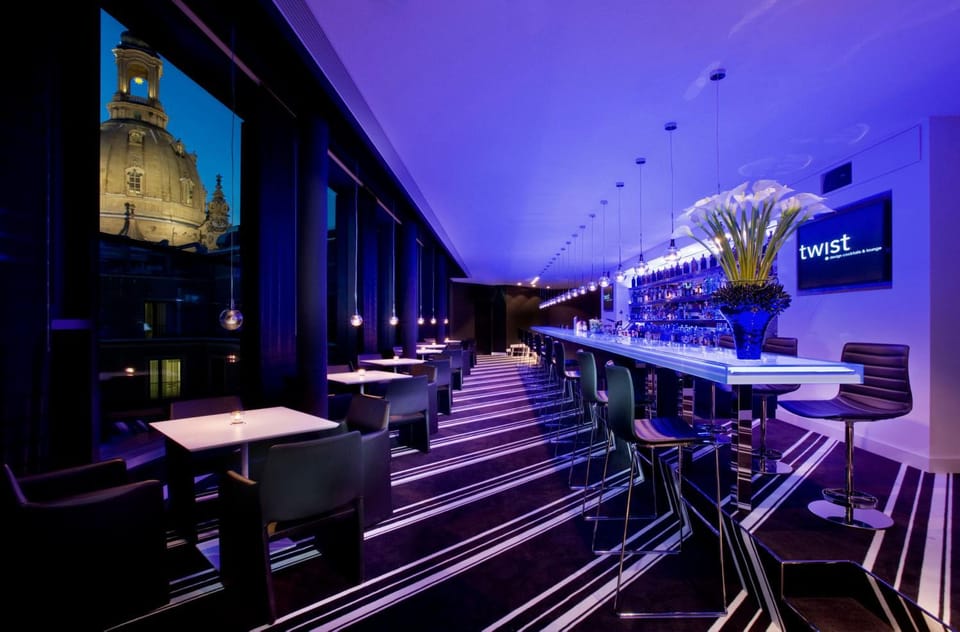 TV and multimedia, View (from property/room), Lounge or bar, Dining area, Drinks
