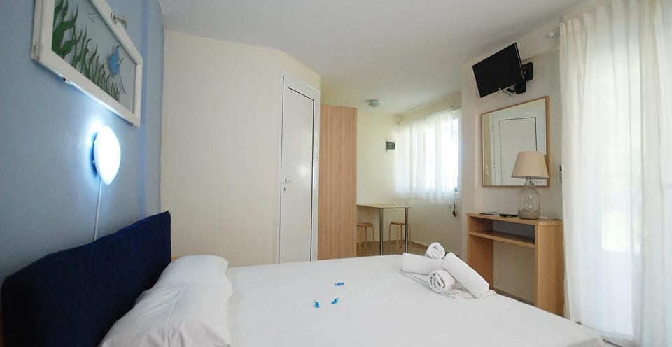 Day, Photo of the whole room