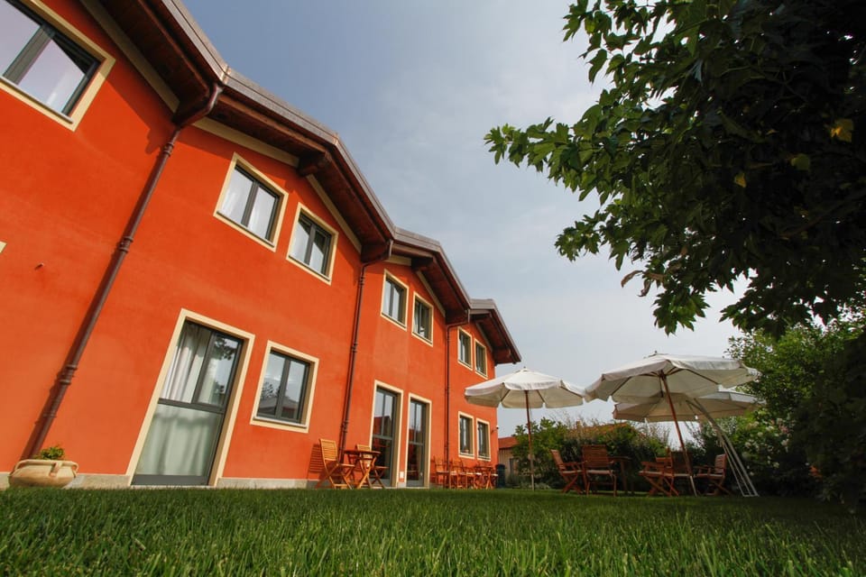 Property building, Summer, Garden