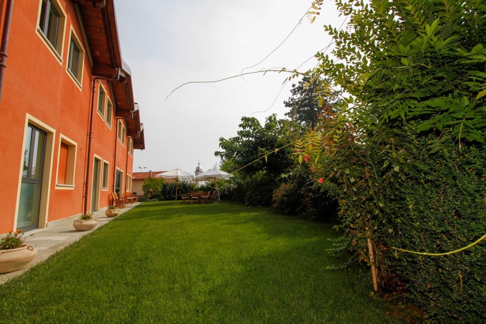 Property building, Day, Garden
