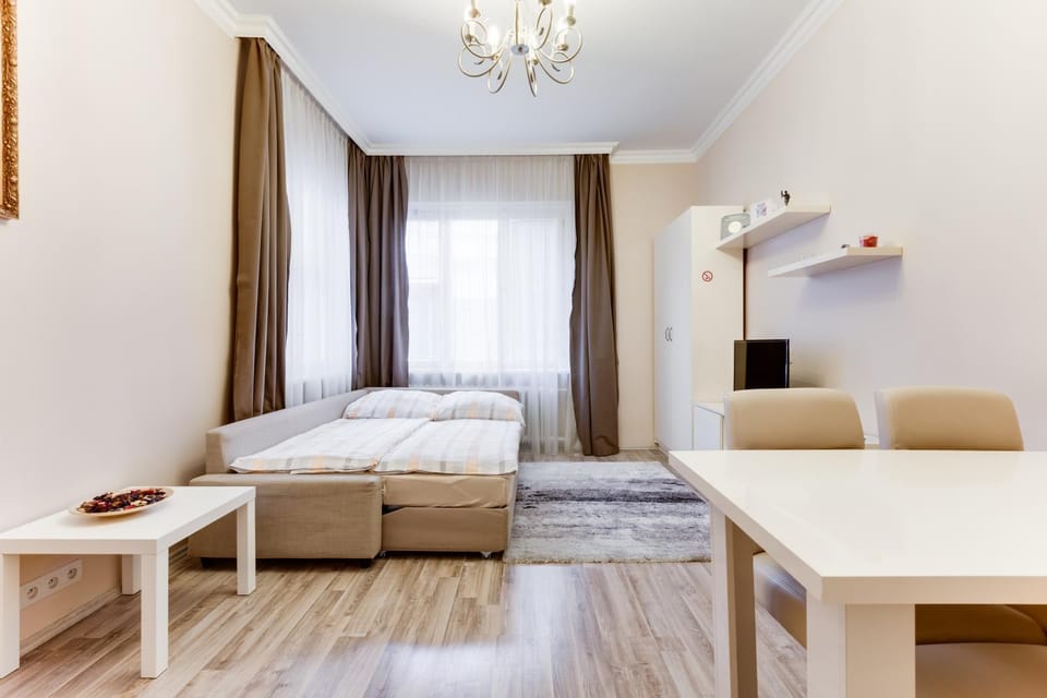 Photo of the whole room, Seating area