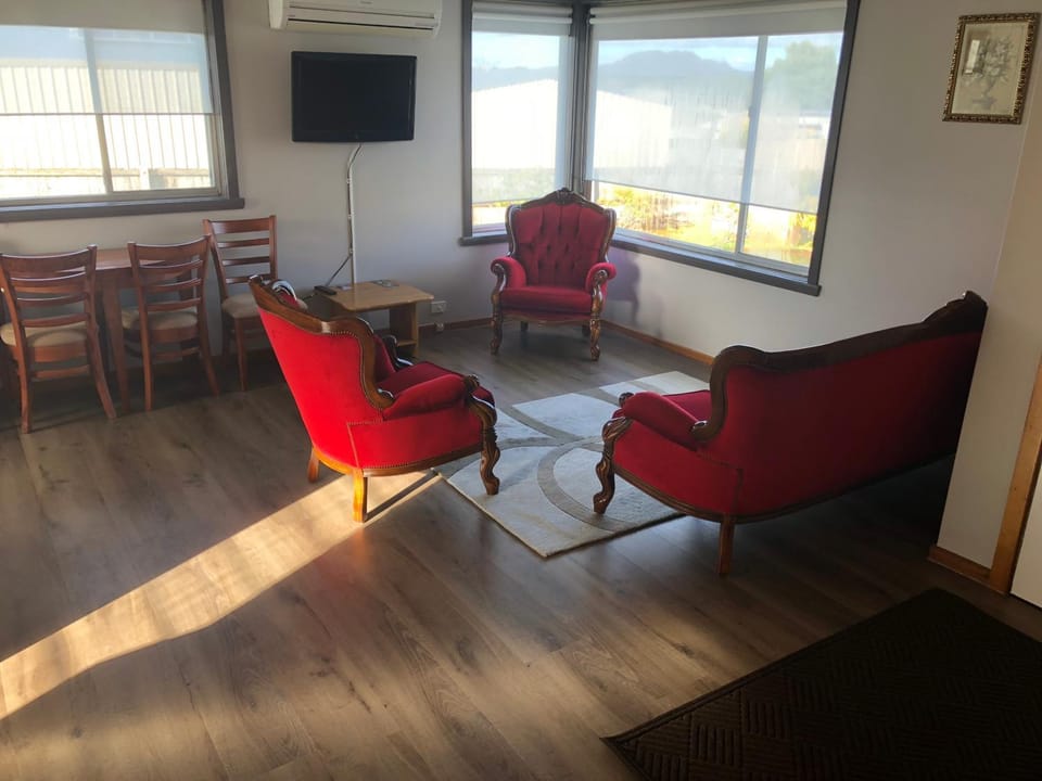 Waratah Falls Holiday Unit House in Tasmania