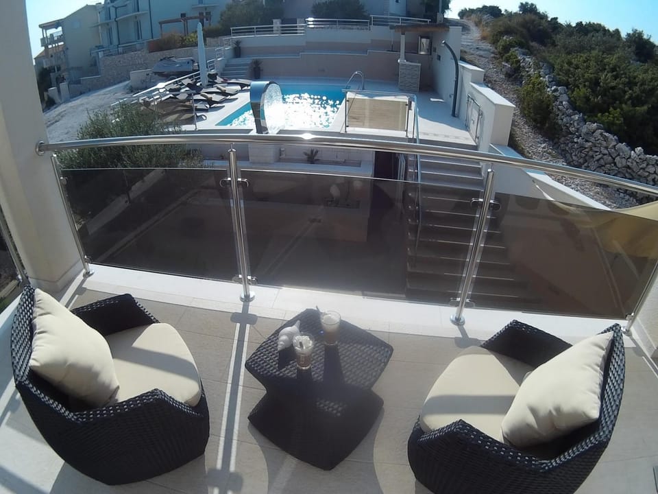 Balcony/Terrace, Swimming pool, Swimming pool