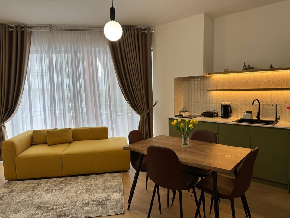 Kitchen or kitchenette, Seating area, Dining area, Internal: Not applicable to any particular room