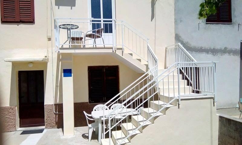 Property building, Facade/entrance, Balcony/Terrace