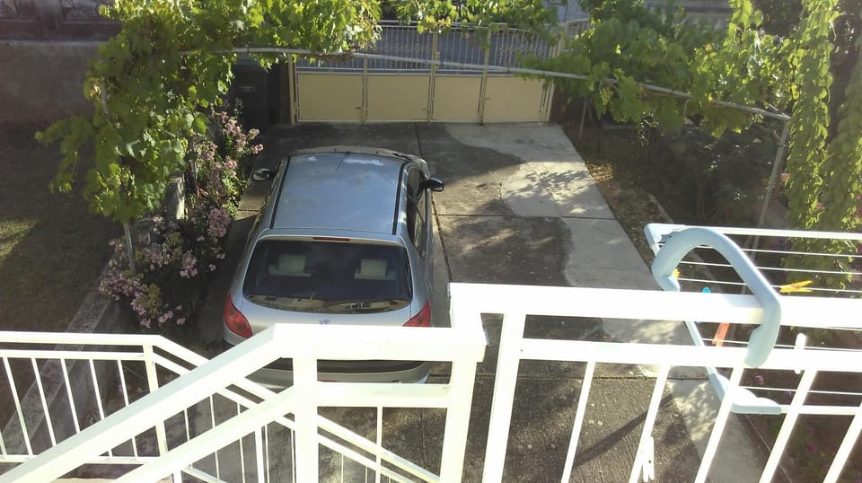 Bird's eye view, Balcony/Terrace, Garden view, Street view, Parking