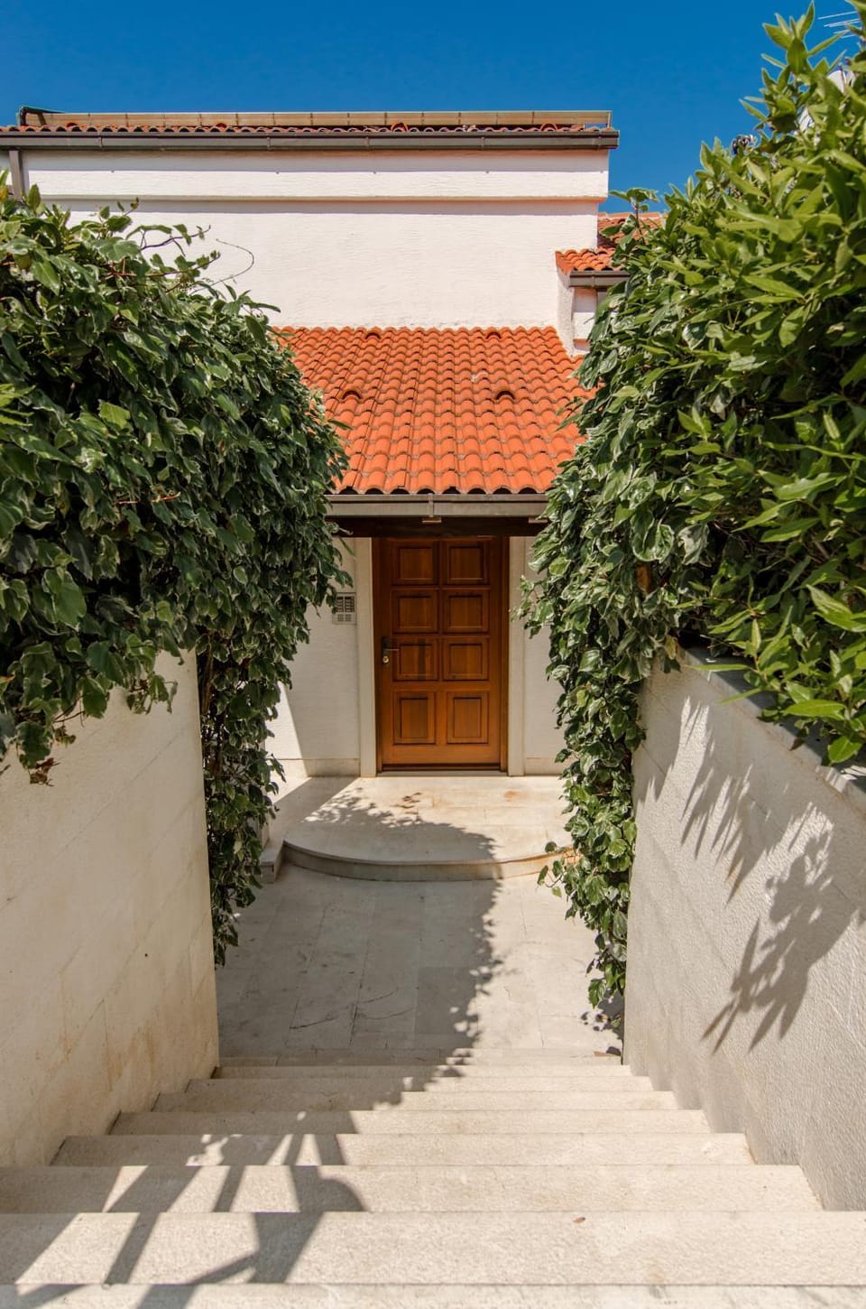 Facade/entrance