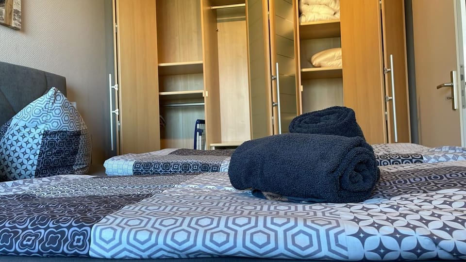 Photo of the whole room, Bedroom