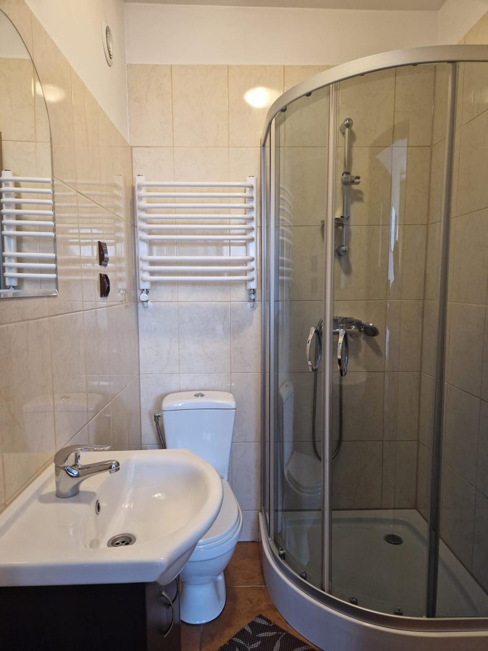 Shower, Bathroom, hair dryier