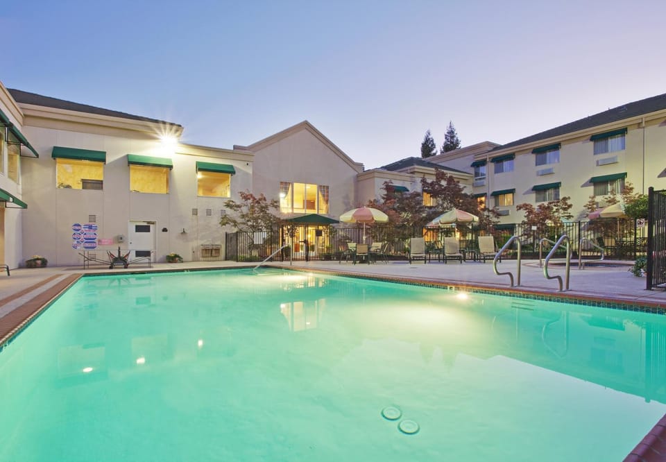 Swimming pool, Swimming pool