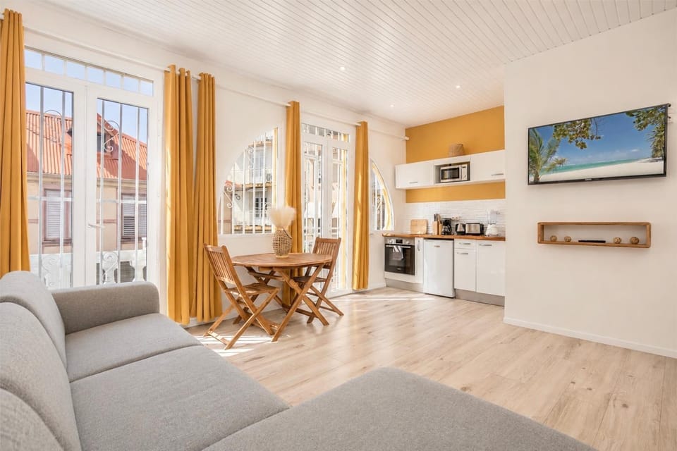 Kitchen or kitchenette, Living room