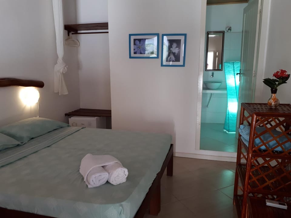 Bed, Bathroom, Photo of the whole room, Bedroom, minibar, towels