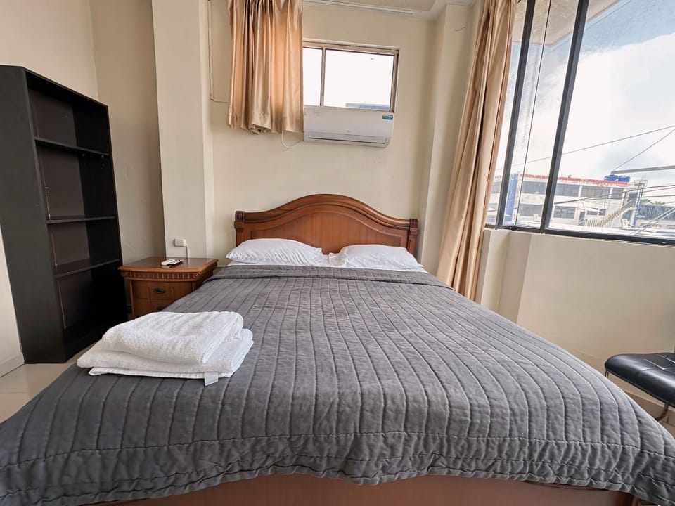 Photo of the whole room, Bedroom, towels