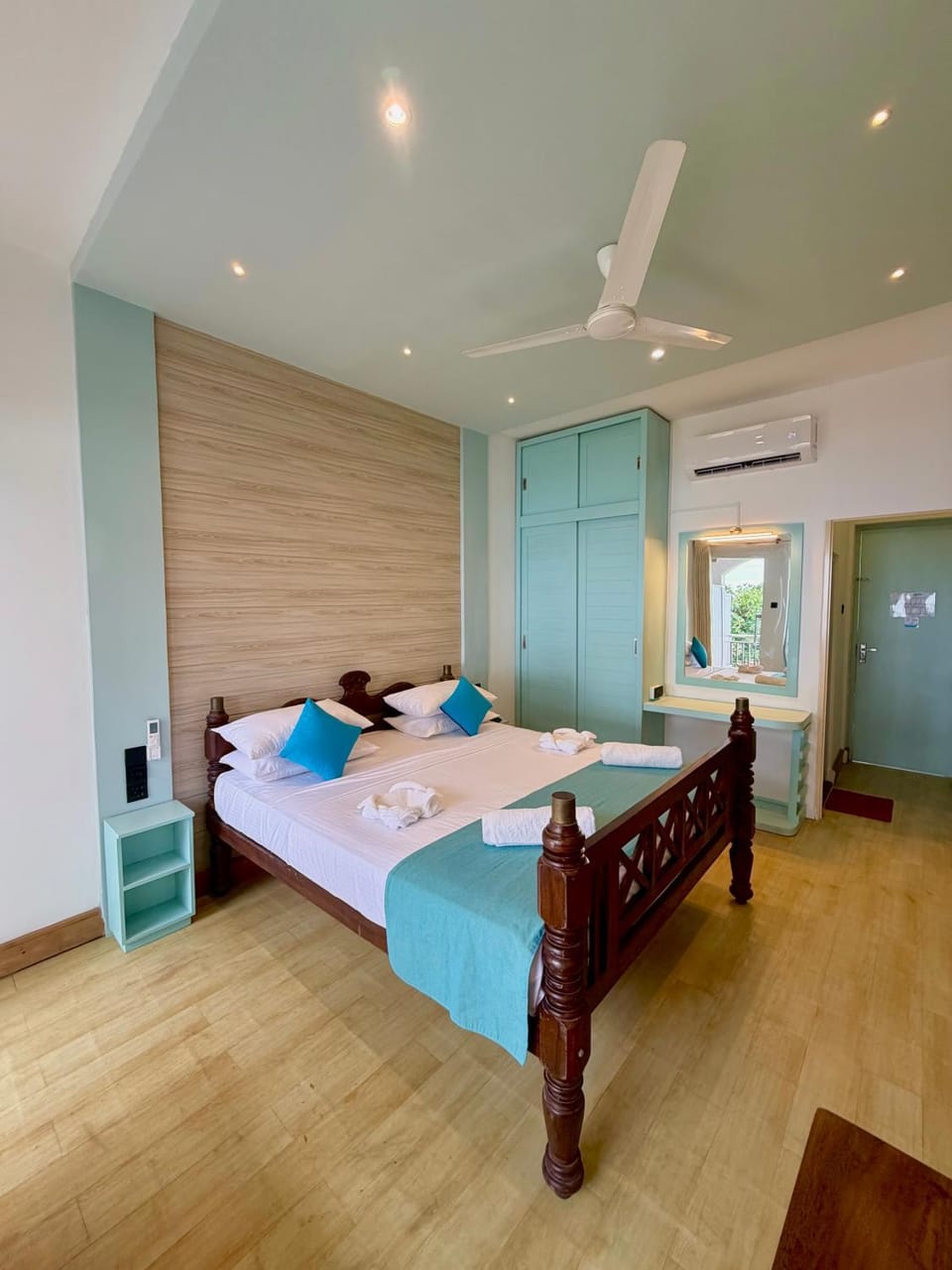 Bed, Bedroom, wardrobe, air conditioner