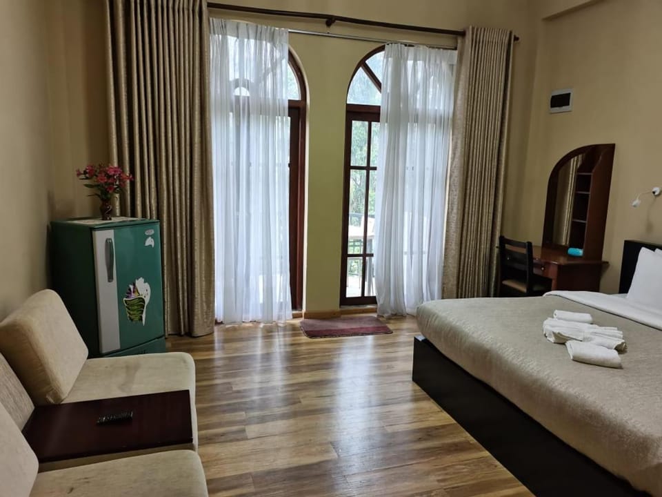 Bed, Photo of the whole room, Seating area, Bedroom, towels