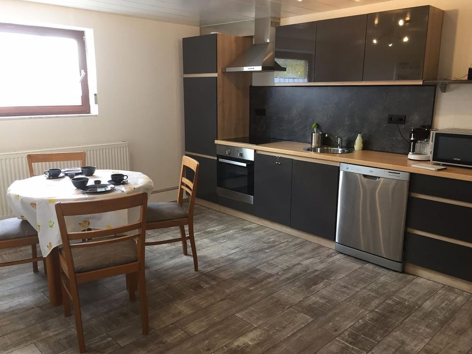 Property building, Kitchen or kitchenette, Living room