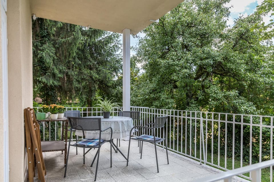 Balcony/Terrace, Garden view