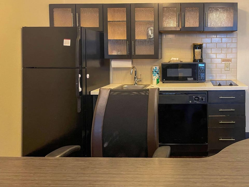 Kitchen or kitchenette, Bedroom