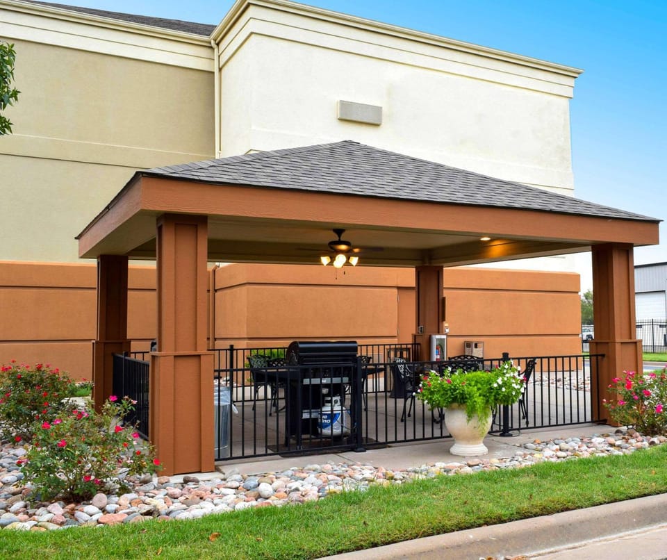 Patio, BBQ facilities, Other