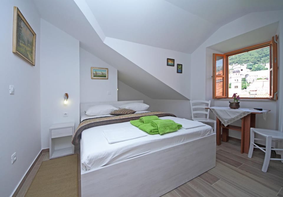Photo of the whole room, Seating area, Bedroom, City view