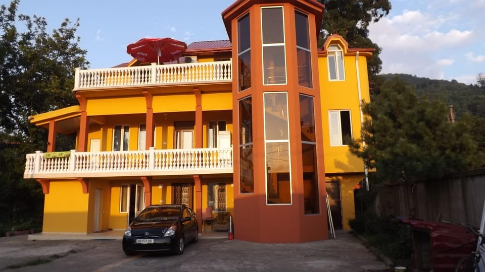 Shower, Toilet, Garden, Balcony/Terrace