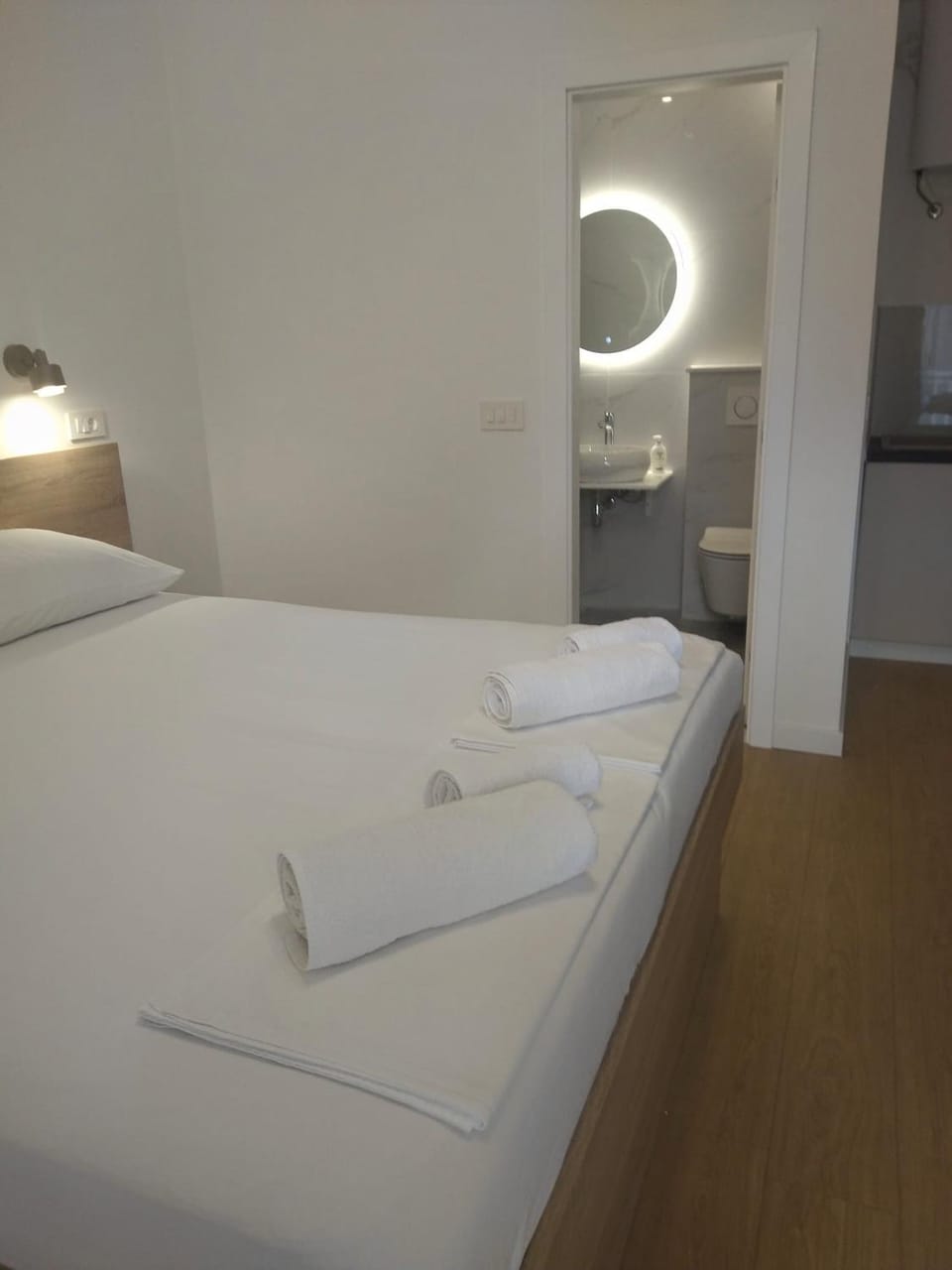 Bed, Bathroom, Bedroom, towels