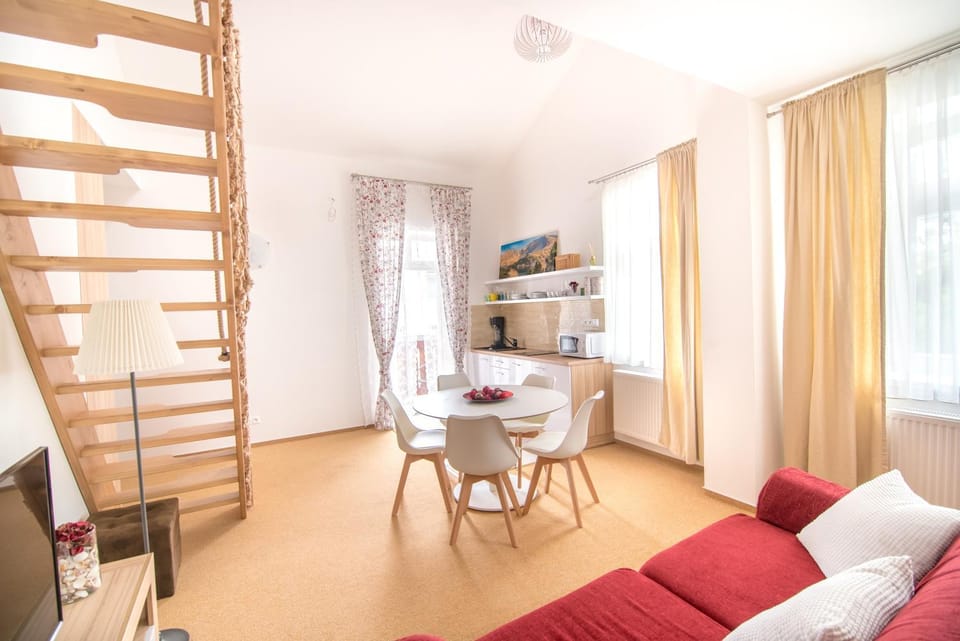Kitchen or kitchenette, Living room