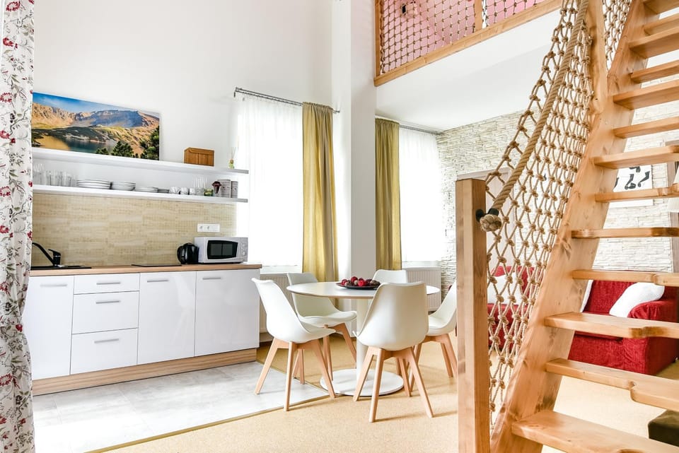 Kitchen or kitchenette, Living room