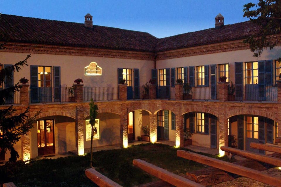 Facade/entrance, Night
