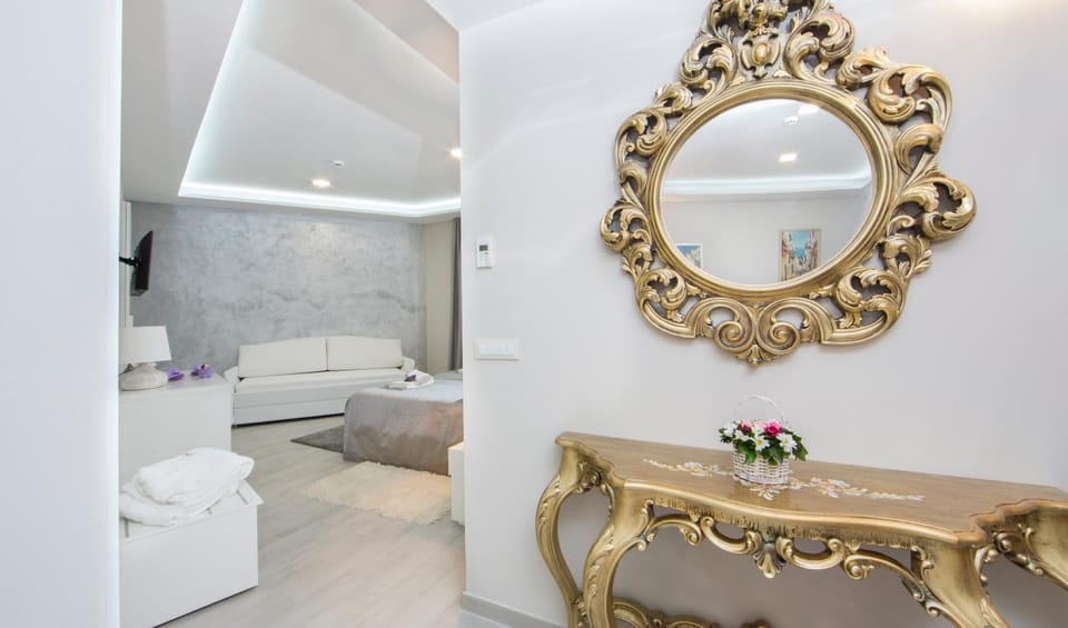 Living room, Decorative detail