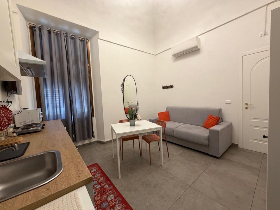 Kitchen or kitchenette, Living room, Seating area, Dining area, air conditioner