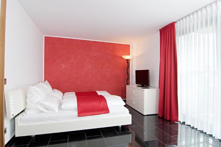 Day, Photo of the whole room