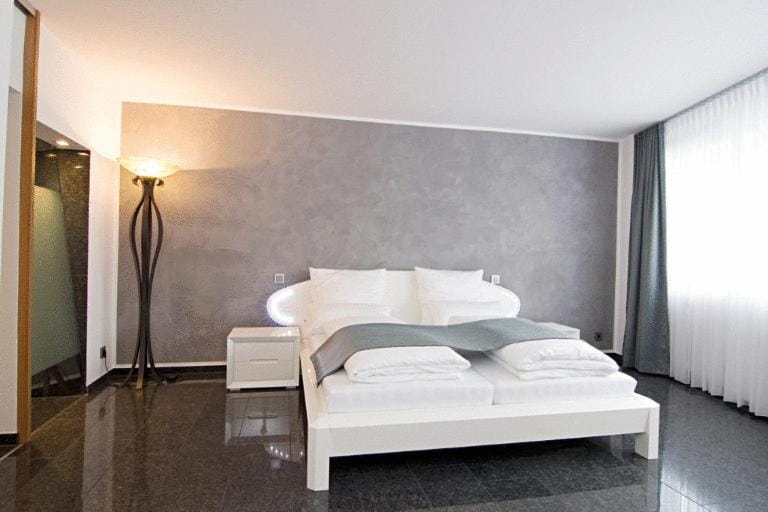 Day, Photo of the whole room