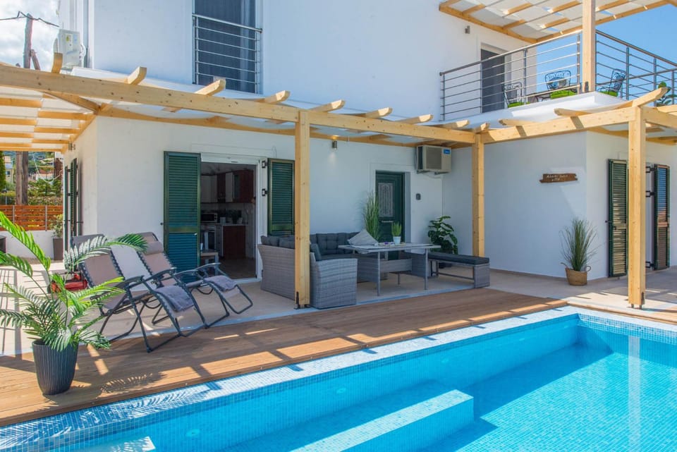 Property building, Patio, Swimming pool, Swimming pool