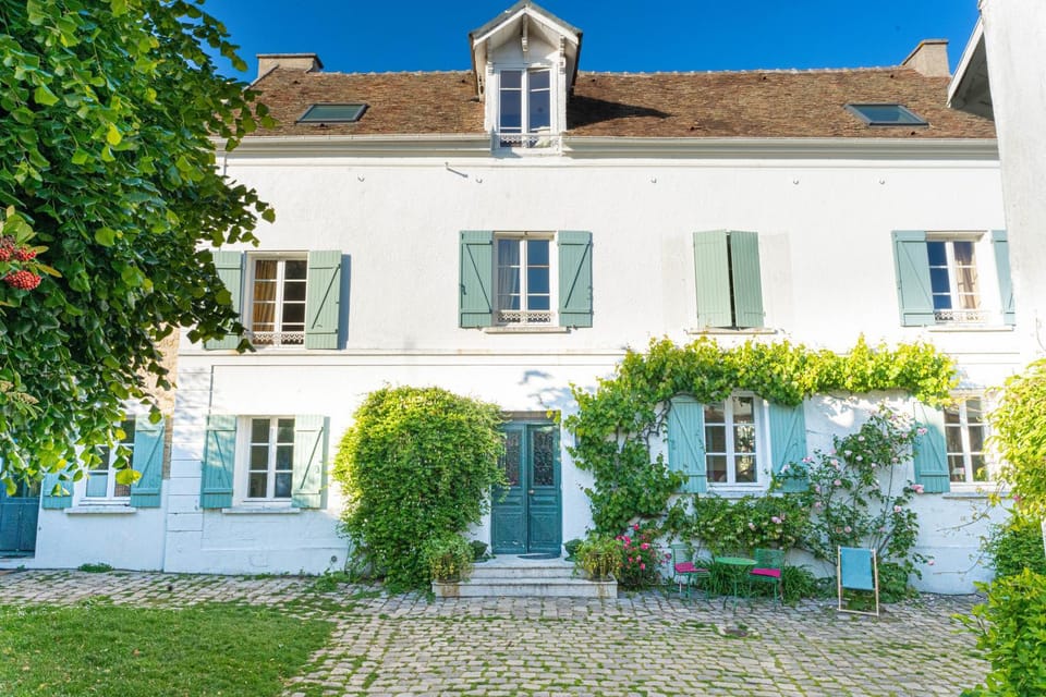 Property building, Facade/entrance, Garden, Balcony/Terrace