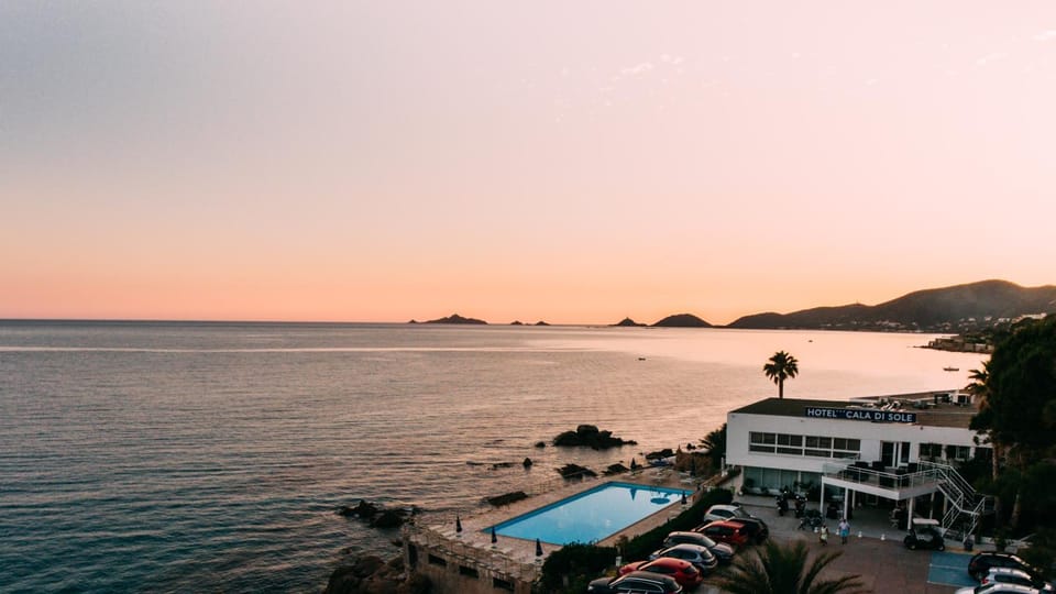 Nearby landmark, Spring, Winter, Summer, Snorkeling, Fitness centre/facilities, Beach, Tennis court, Hiking, Diving, Animals, Autumn, On site, Sea view, Swimming pool, Swimming pool, Sunrise, Sunset
