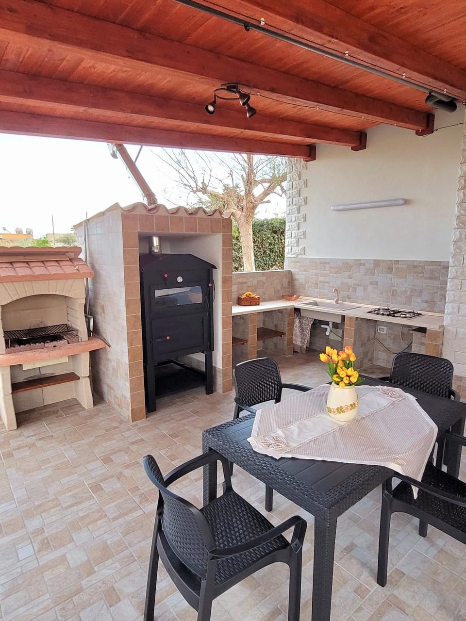 BBQ facilities, Kitchen or kitchenette, Dining area