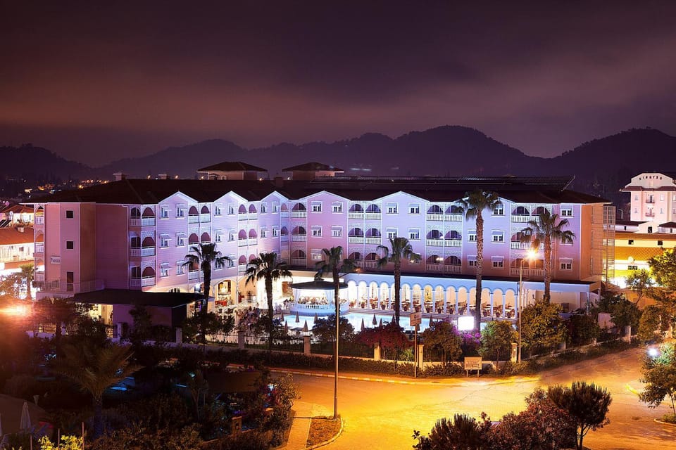 Property building, Facade/entrance, Night