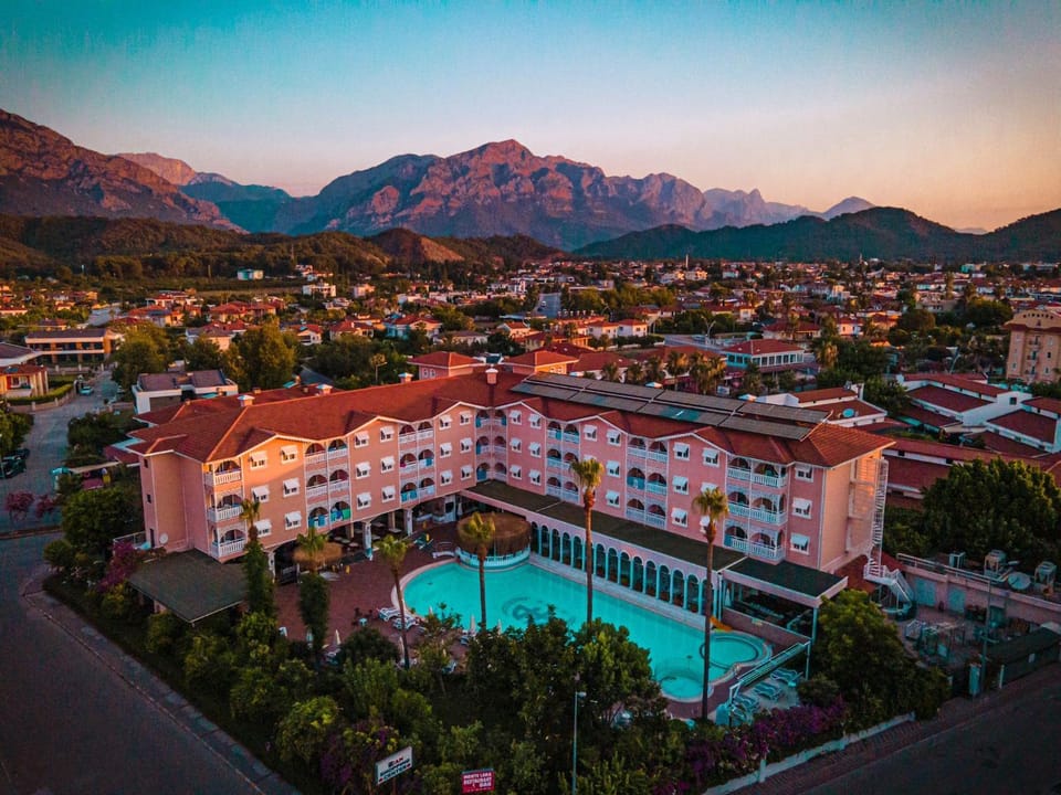 Property building, Natural landscape, Bird's eye view, City view, Mountain view, Swimming pool, Sunset